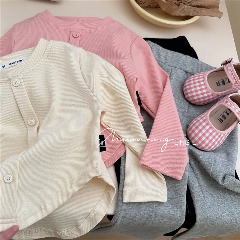 Простые осенние пальто для маленьких девочек Розово-белого цвета неправильной формы, однобортные кардиганы для малышей, верхняя одежда для детей с длинными рукавами 4