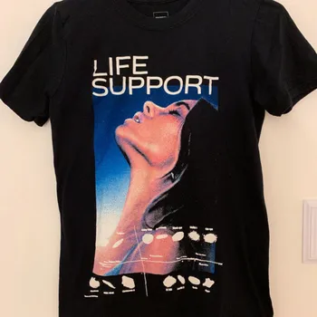 Бережно использованная футболка Madison Beer Life Support tour